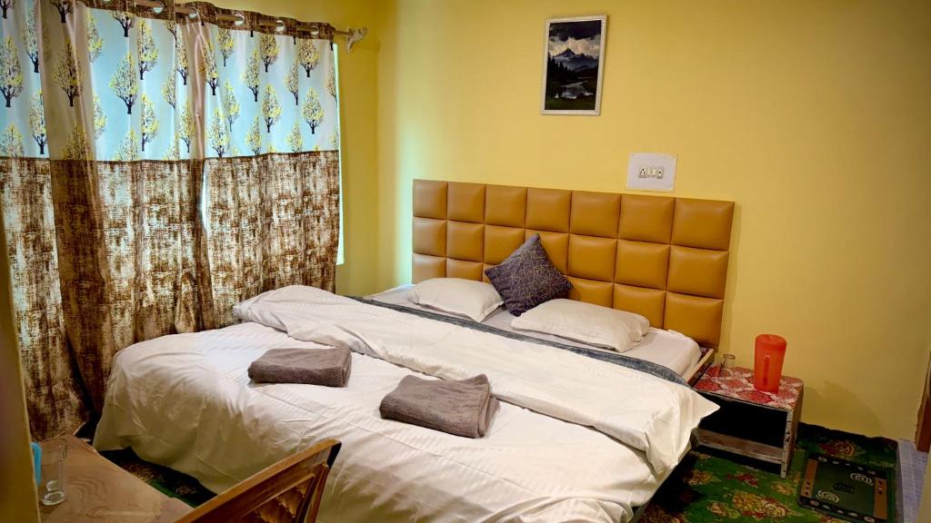 Postel nebo postele na pokoji v ubytování Al Hayat Guest House