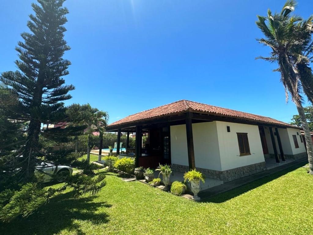 Κήπος έξω από το Casa aconchegante na rua da praia