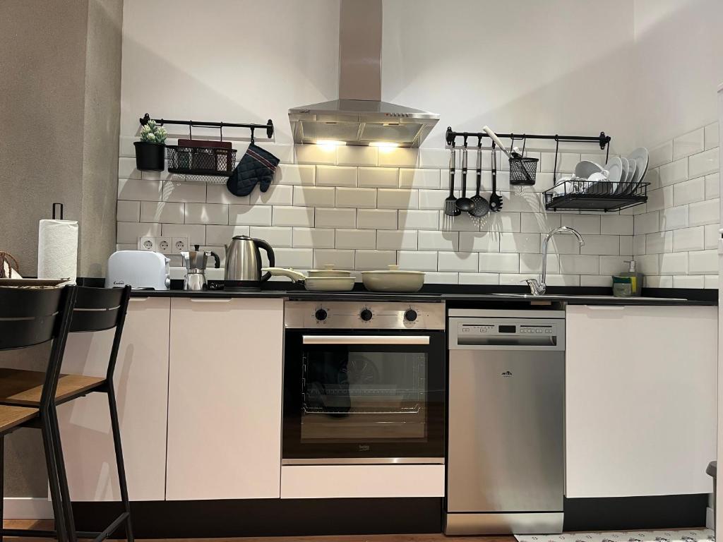 a kitchen with a stove and a counter top at Apartamento Xogo da Ola En el camino De Santiago in Porriño