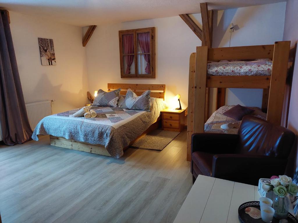 Postel nebo postele na pokoji v ubytování Landhaus Algerhof