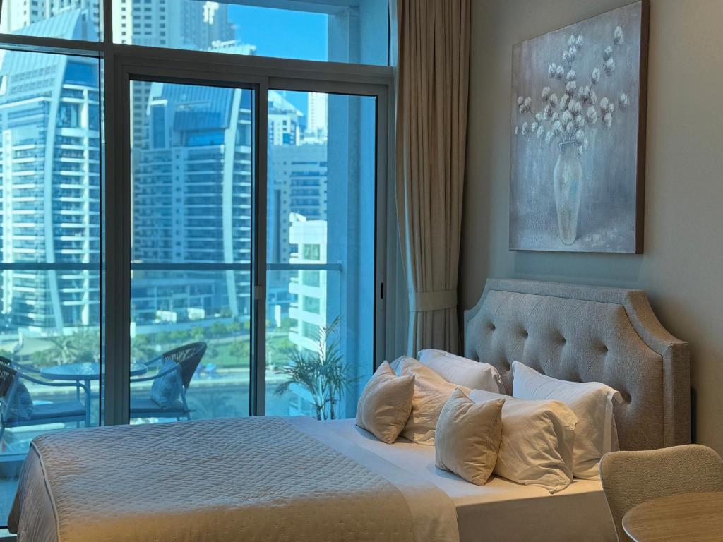 Letto o letti in una camera di Studio One Dubai Marina - TIE Vacation Homes