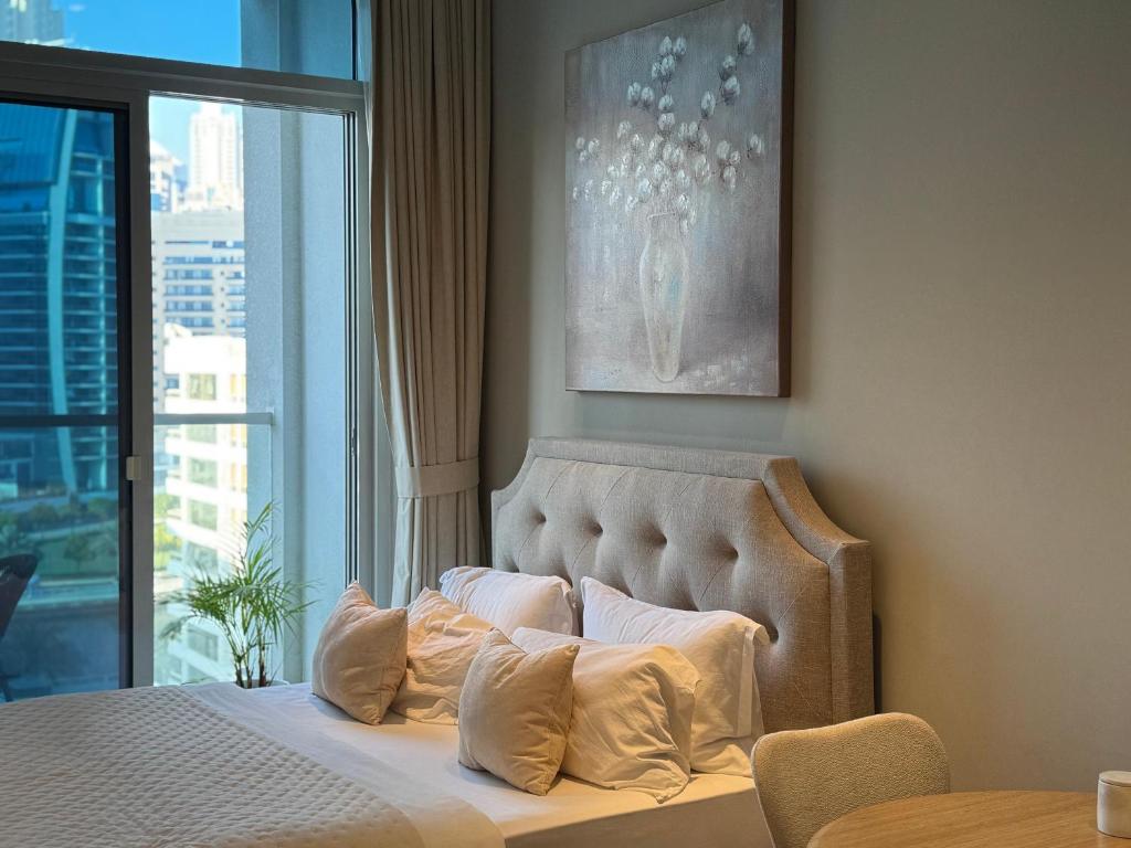 Letto o letti in una camera di Studio One Dubai Marina - TIE Vacation Homes