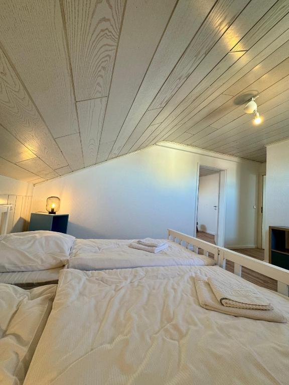 Postel nebo postele na pokoji v ubytování Der Schwan 7 - 3 Schlafzimmer - 2 Balkone - zentral - 100 qm