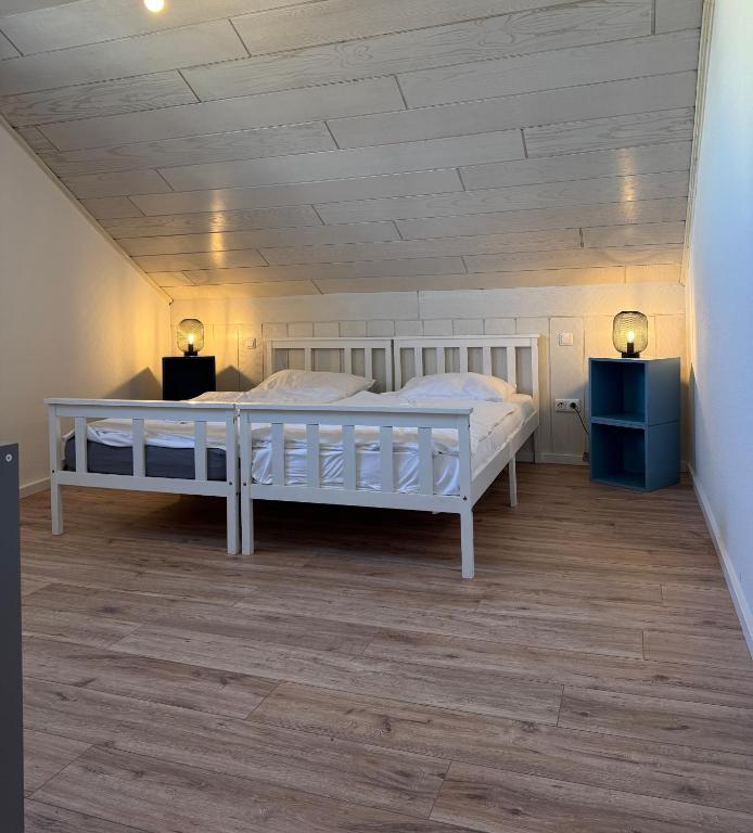 Postel nebo postele na pokoji v ubytování Der Schwan 7 - 3 Schlafzimmer - 2 Balkone - zentral - 100 qm