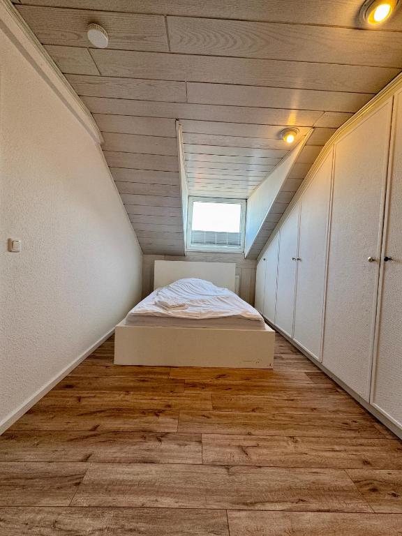 Postel nebo postele na pokoji v ubytování Der Schwan 7 - 3 Schlafzimmer - 2 Balkone - zentral - 100 qm