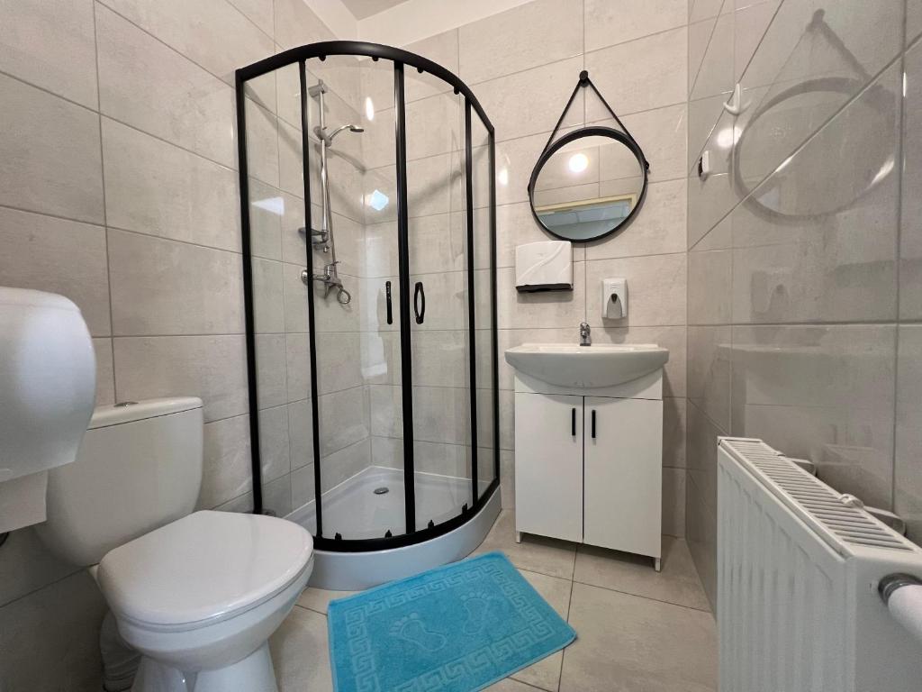 Vannituba majutusasutuses ETNA - Hostel -Noclegi Rzeszów 24 Pokoje