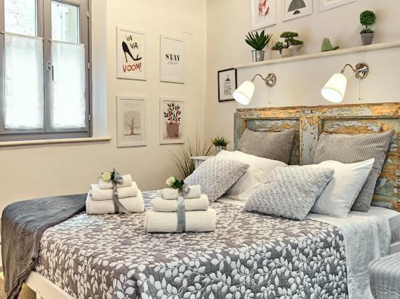 A bed or beds in a room at La Casina di Rosa