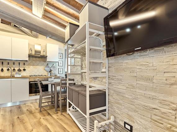 A kitchen or kitchenette at La Casina di Rosa