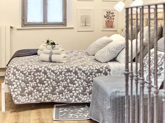 A bed or beds in a room at La Casina di Rosa