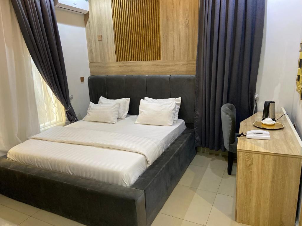 Postel nebo postele na pokoji v ubytování Domar Suites