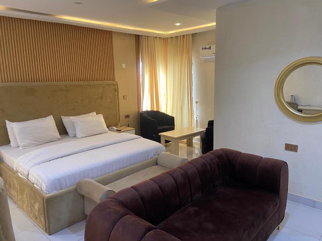 Postel nebo postele na pokoji v ubytování Domar Suites