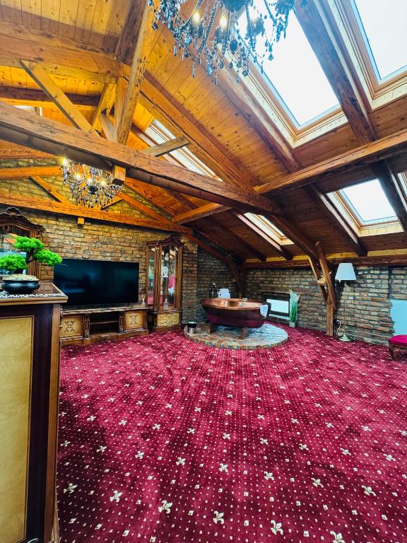 Posezení v ubytování JMR Splendor - Private Sauna & Bathtub Suites