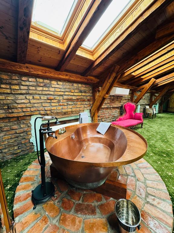 Fotografie z fotogalerie ubytování JMR Splendor - Private Sauna & Bathtub Suites v destinaci Constanţa