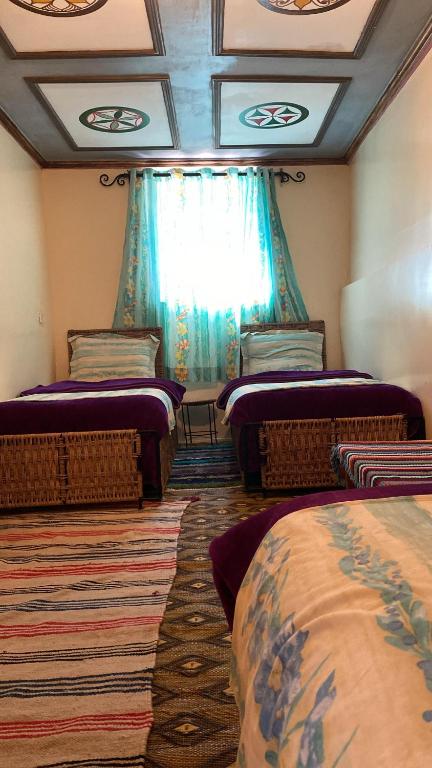 Voodi või voodid majutusasutuse Kasbah Ait Bouguemez toas