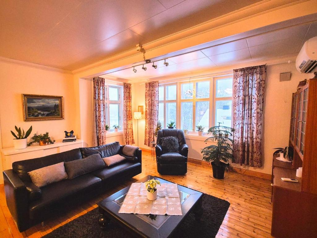 Posezení v ubytování Large Family Friendly Apartment