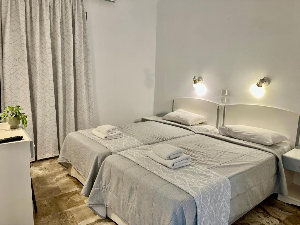 A bed or beds in a room at Hotel Apartments Panorama
