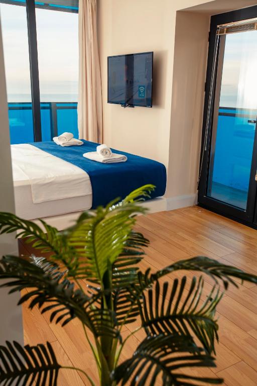 Postel nebo postele na pokoji v ubytování LuQsErY orbi panorama Aparthotel