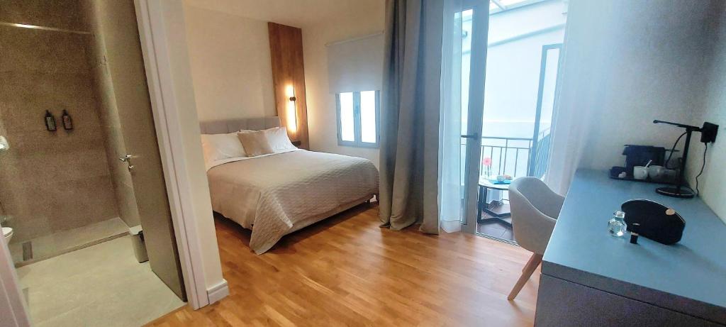 Postel nebo postele na pokoji v ubytování Elite Patras Suites