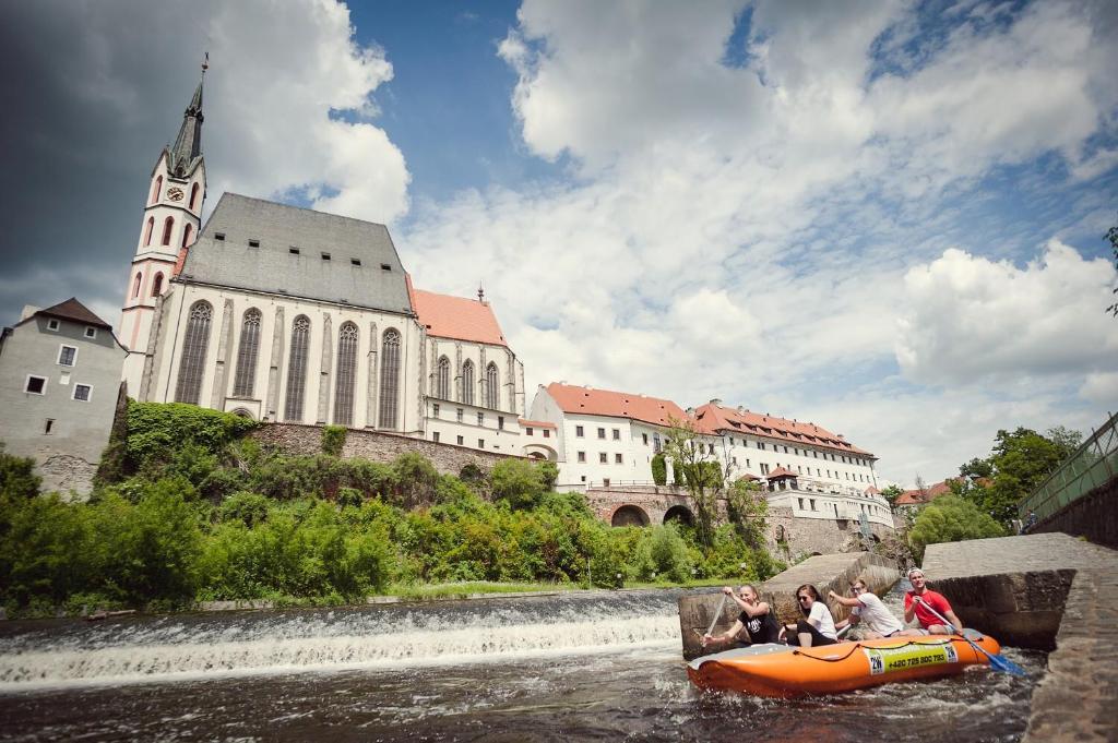 Výhled na řeku, která protéká v blízkosti apartmánu