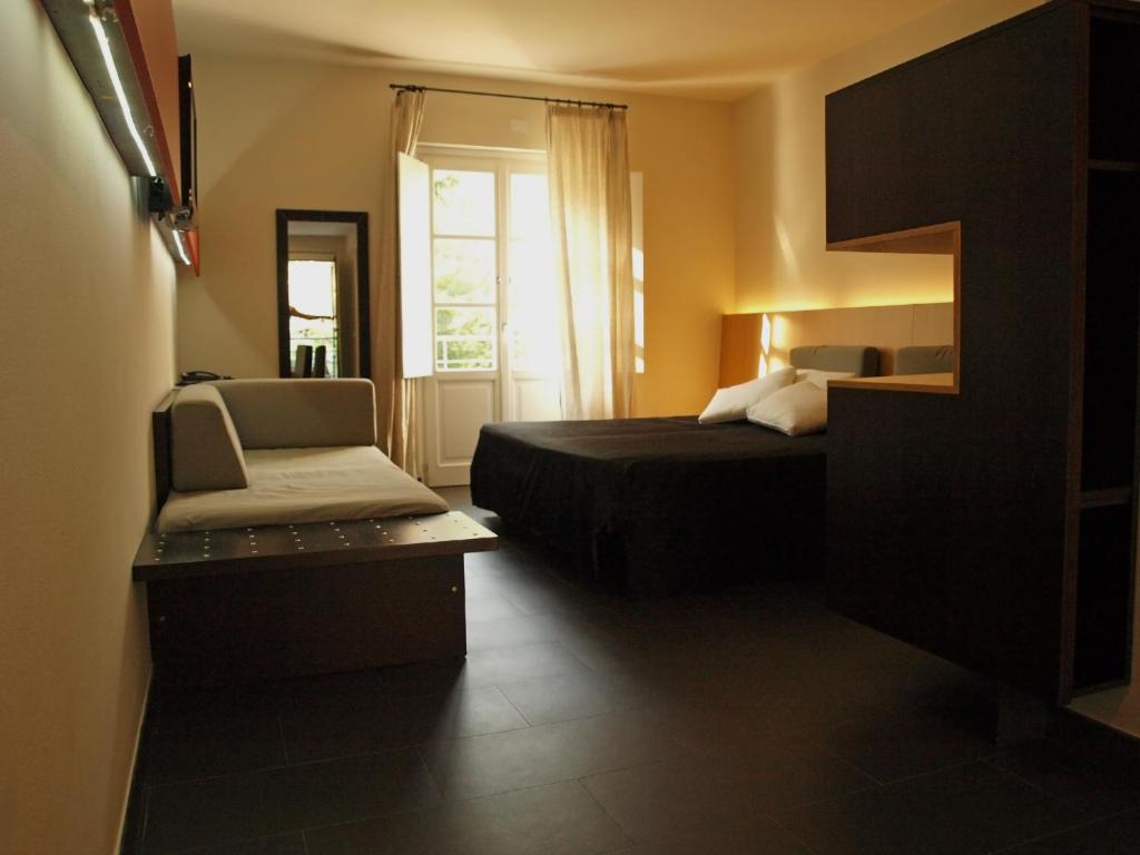 A bed or beds in a room at Hotel Abetaia