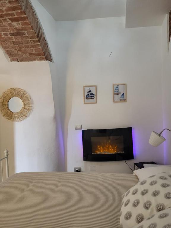 A bed or beds in a room at Affittacamere Il Timone