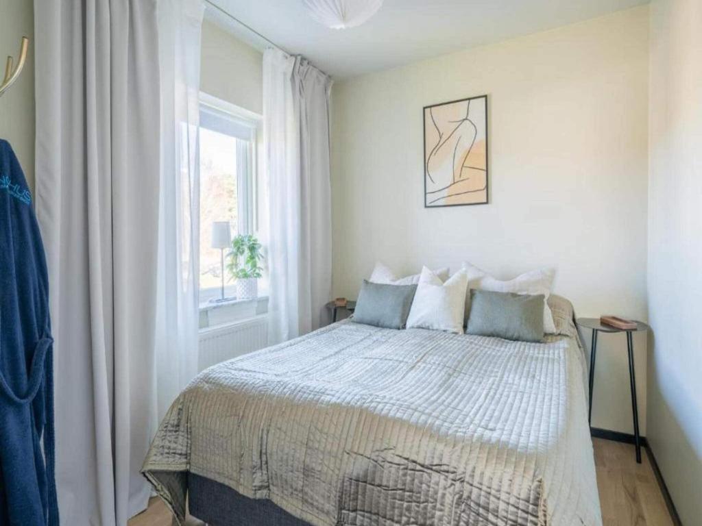 Postel nebo postele na pokoji v ubytování One Double Room in Sölvesborg