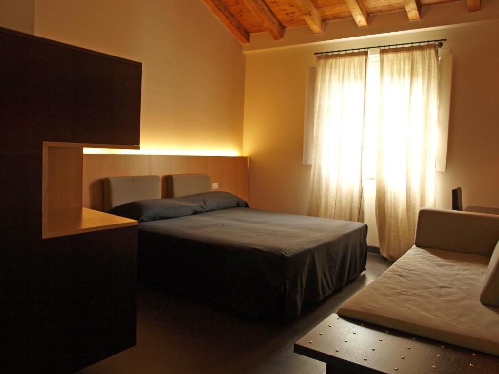 A bed or beds in a room at Hotel Abetaia