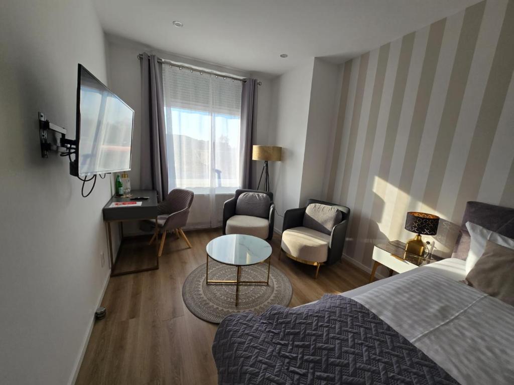TV a/nebo společenská místnost v ubytování Hotel Kronprinz