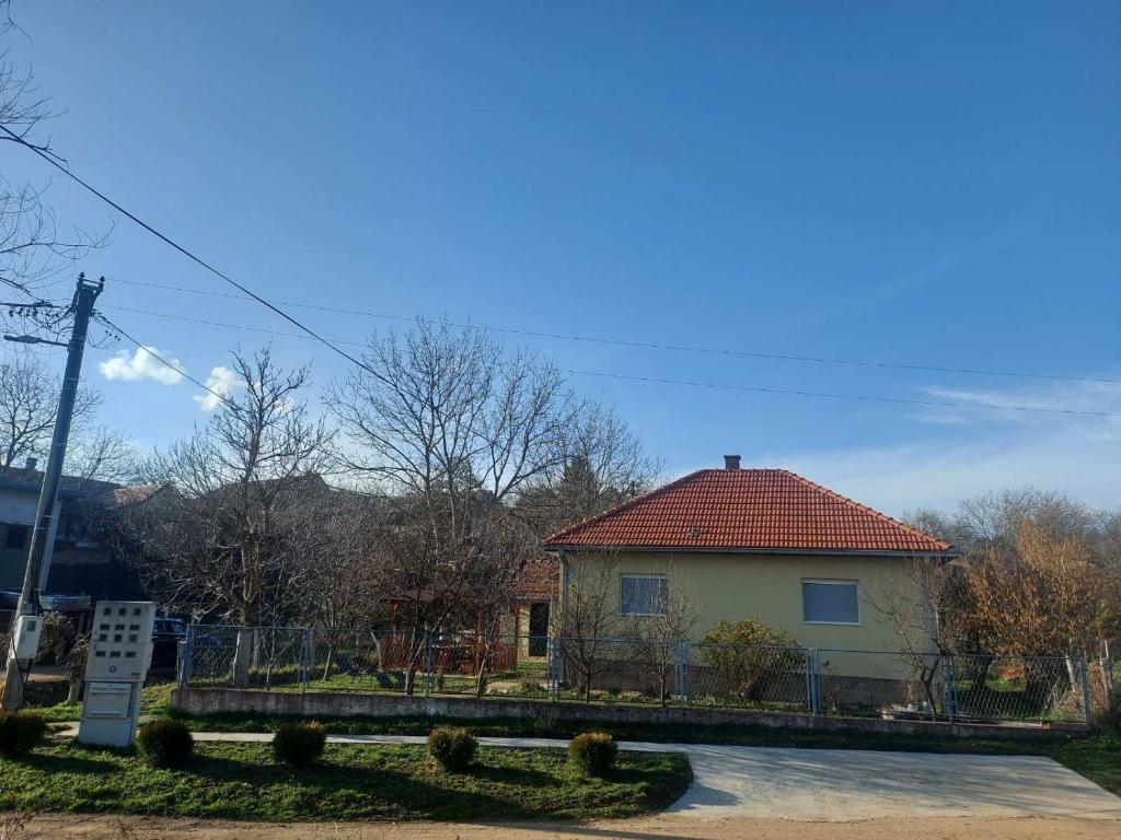 a house with a red roof on a street at Miris prirode in Vrdnik