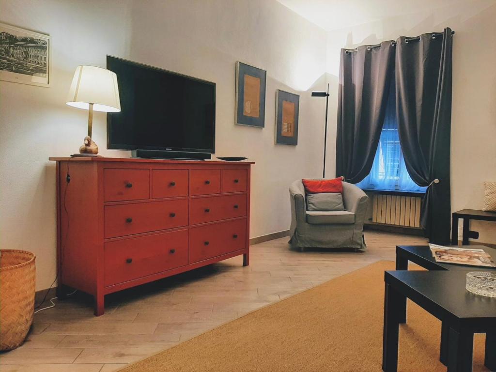 Telewizja i/lub zestaw kina domowego w obiekcie Posidonia casa al Mare in Città