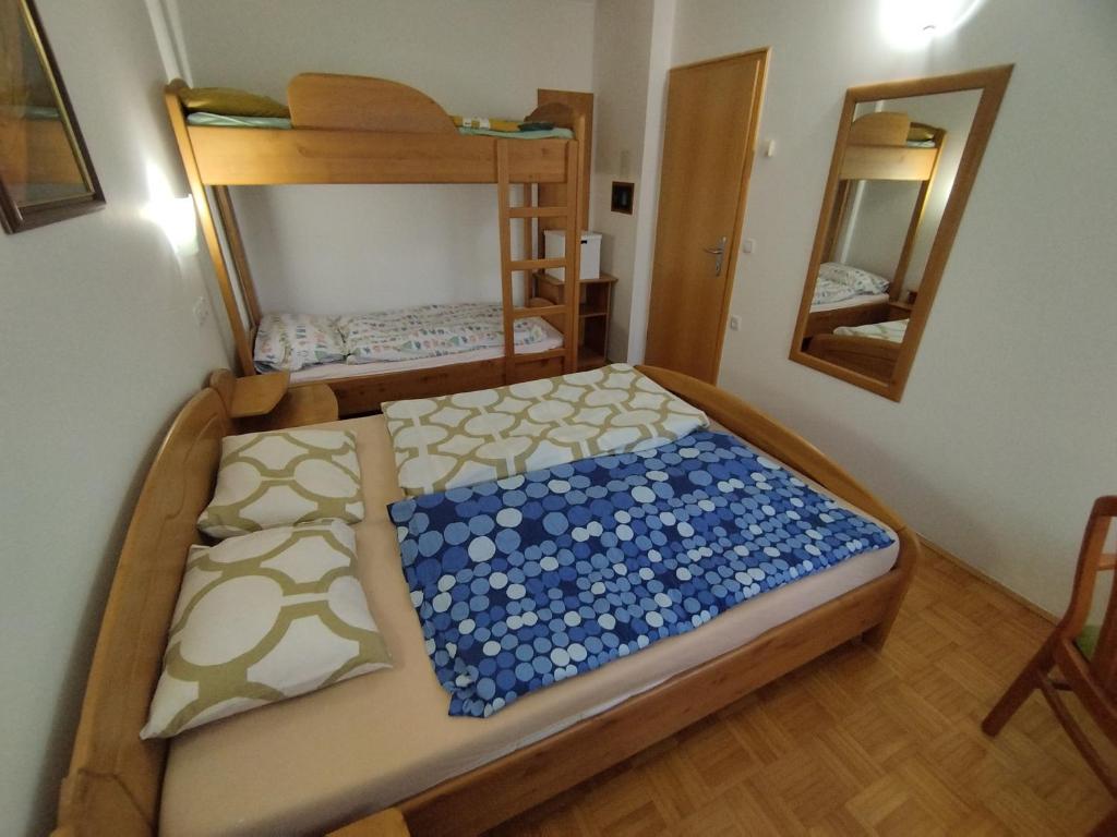 Postel nebo postele na pokoji v ubytování Apartma Valerija