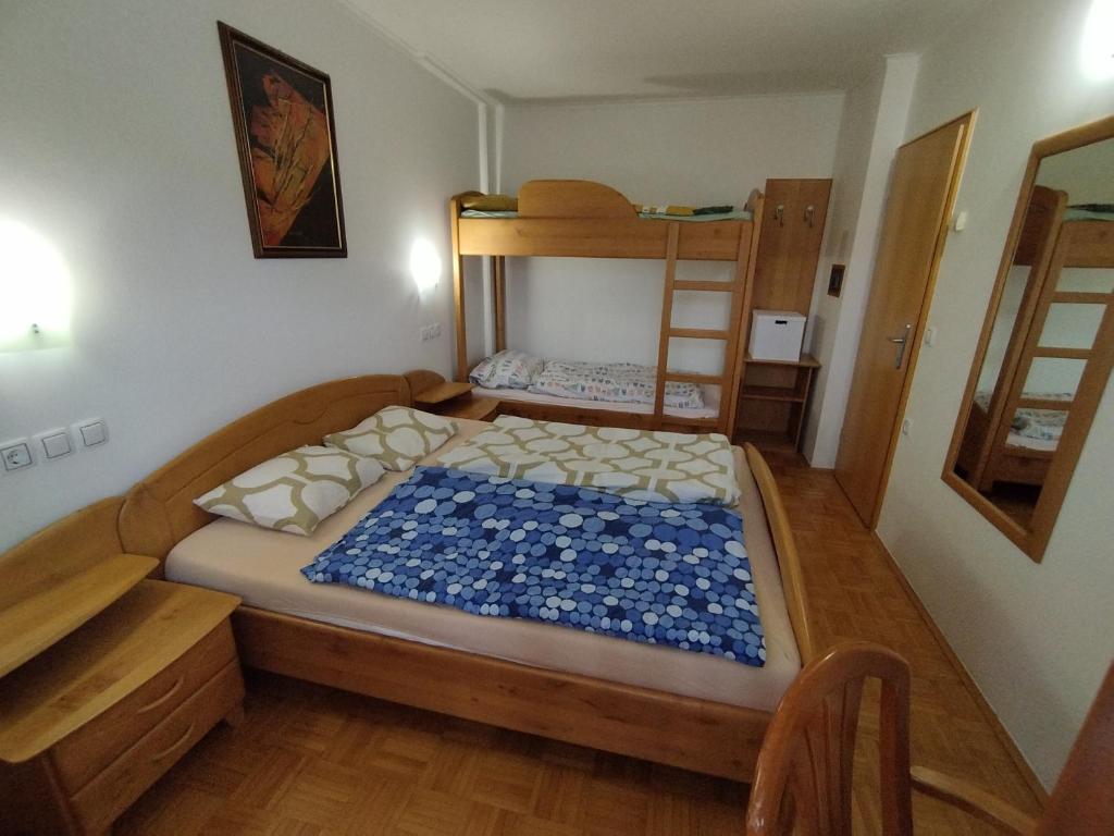 Postel nebo postele na pokoji v ubytování Apartma Valerija