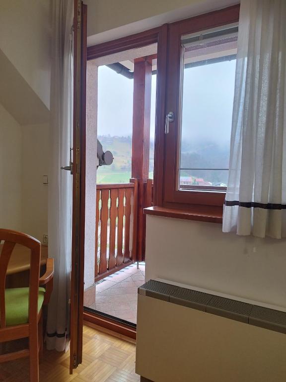 Nespecifikovaný výhled na hory nebo výhled na hory při pohledu z apartmánu