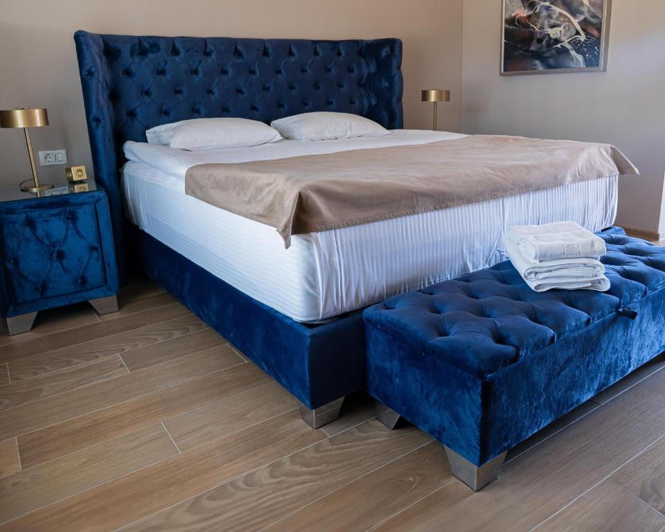 En eller flere senge i et værelse på Black Sea Horses