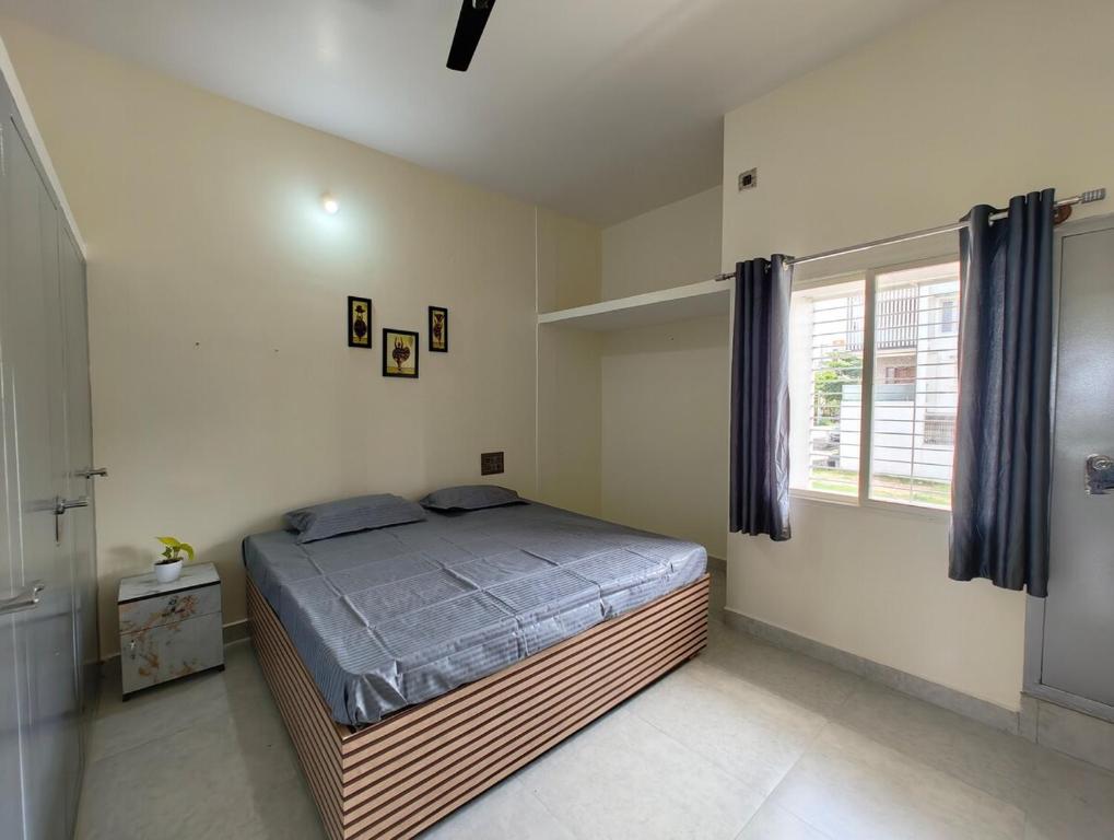 Postel nebo postele na pokoji v ubytování Galaxy Homestay 4Bhk