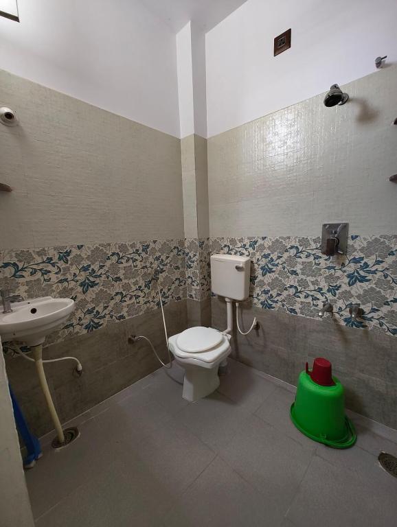 Koupelna v ubytování Galaxy Homestay 4Bhk
