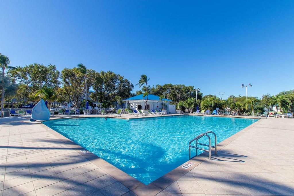 Bazén v ubytování Ocean Pointe Resorts - 1214 Sea View nebo v jeho okolí
