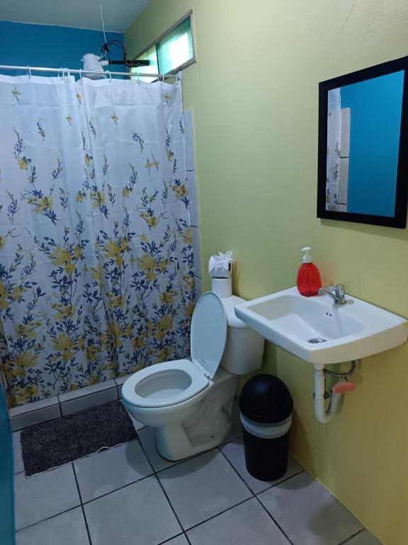 Koupelna v ubytování Cabinas Miss Miriam 2