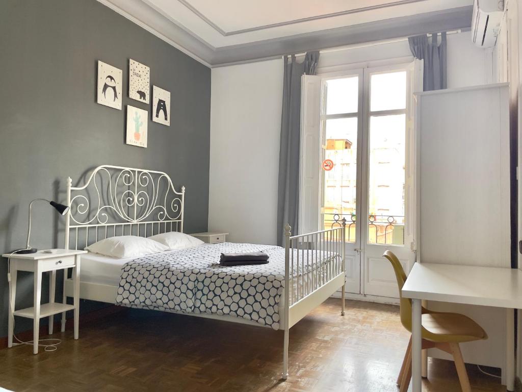 Posteľ alebo postele v izbe v ubytovaní Grand Central Apartment