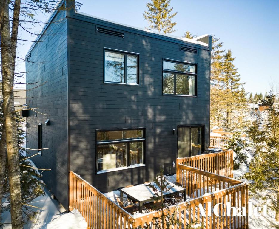 Tòa nhà nơi nhà gỗ tọa lạc