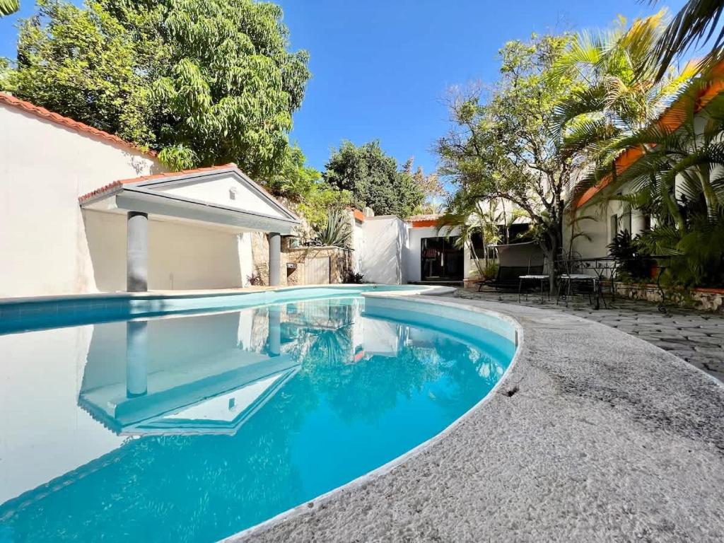 Bazén v ubytování Loft para dos MaiT nebo v jeho okolí