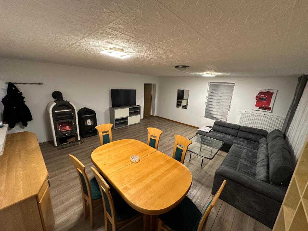 Et tv og/eller underholdning på Ferienhaus nahe Berlin Bungalow mit Kamin