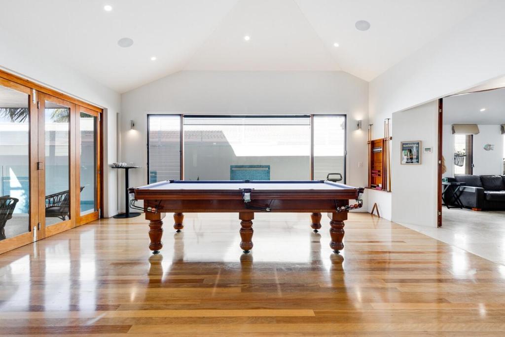 Biliár nebo kulečník v ubytování Luxurious, Tropical Haven, Mooloolaba- Moonda5