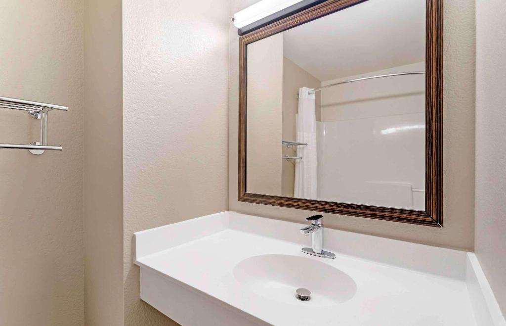Extended Stay America Suites - Asheville - Tunnel Rd photo
