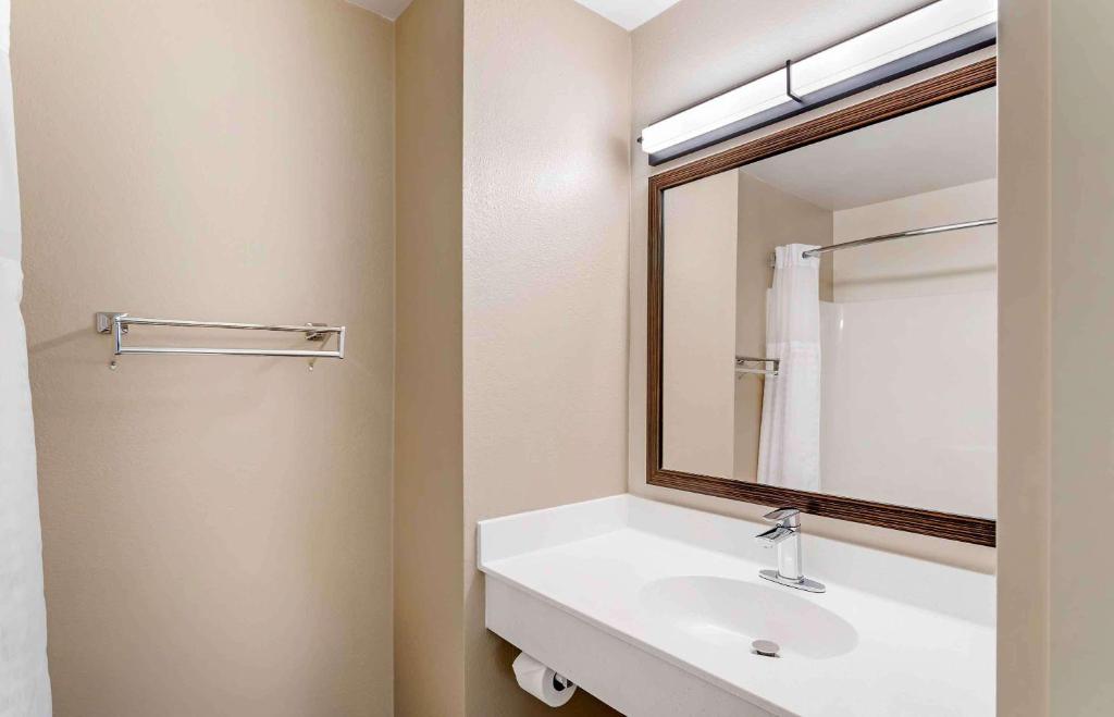 Extended Stay America Suites - Asheville - Tunnel Rd photo