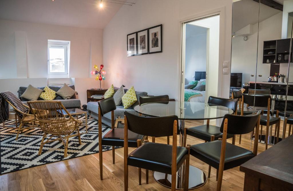 Bordeaux Traditions - Two-Bedroom Apartment - Open Sky
