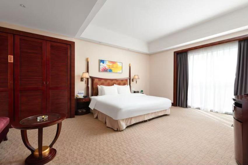 Postel nebo postele na pokoji v ubytování 深圳国际会展中心凯嘉酒店-Shenzhen Kaijia Hotel-Shenzhen-World