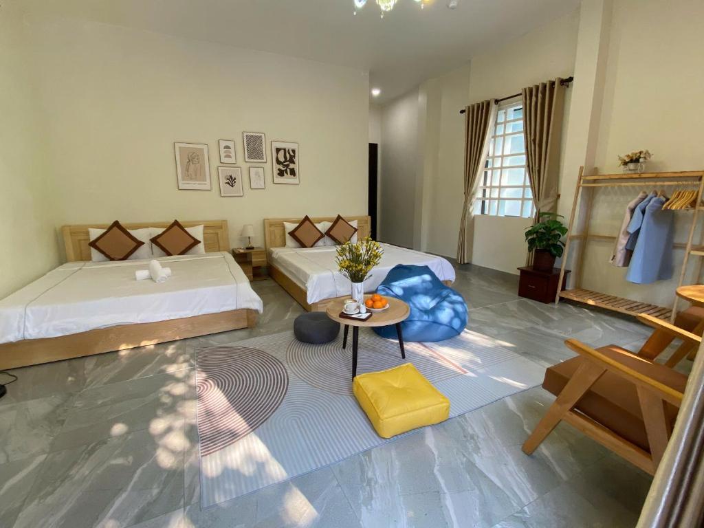 Giường trong phòng chung tại Lavande Hue Homestay