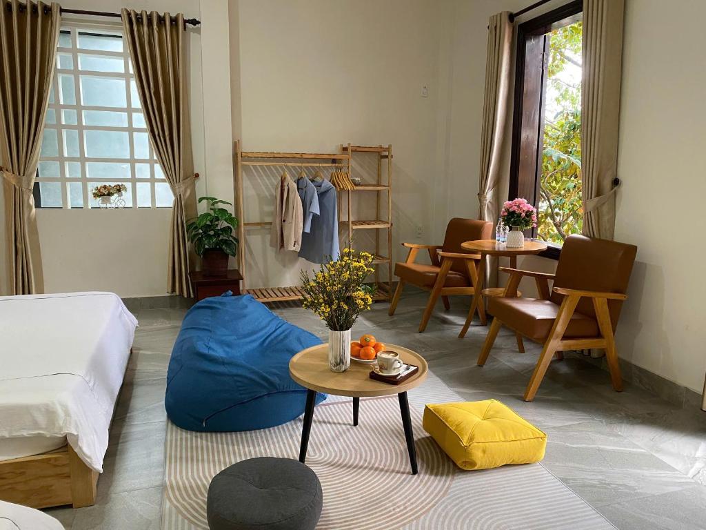 Khu vực ghế ngồi tại Lavande Hue Homestay