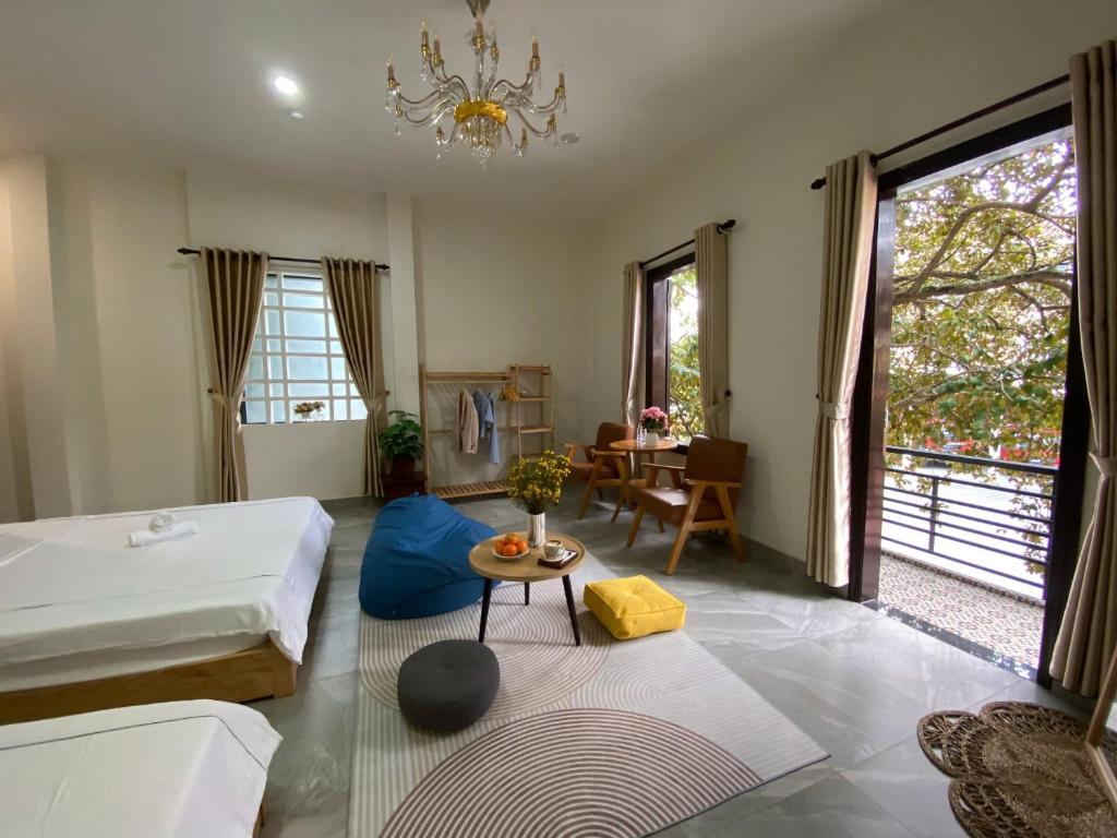 Giường trong phòng chung tại Lavande Hue Homestay